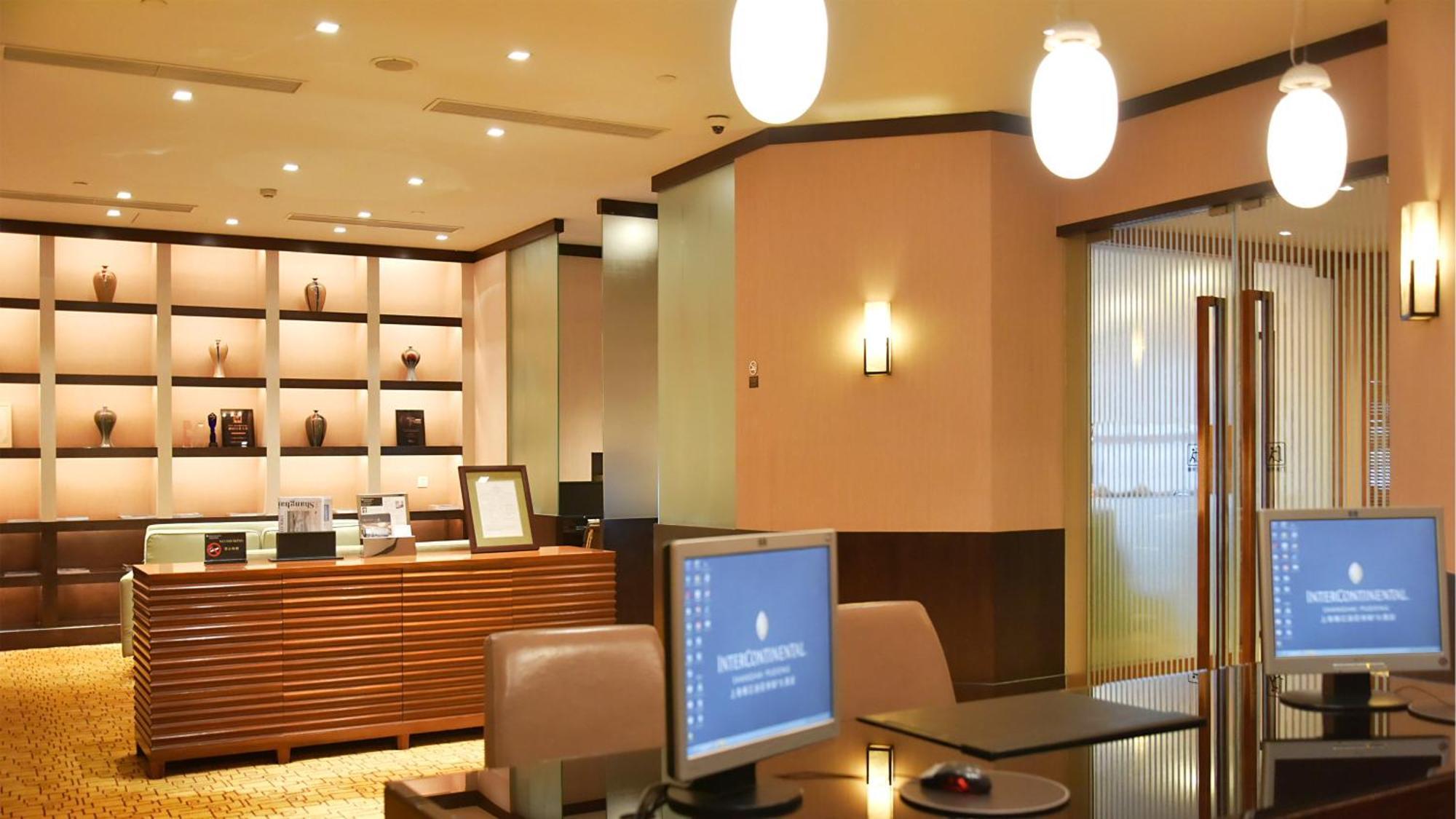 Intercontinental Shanghai Pudong By Ihg Exterior photo